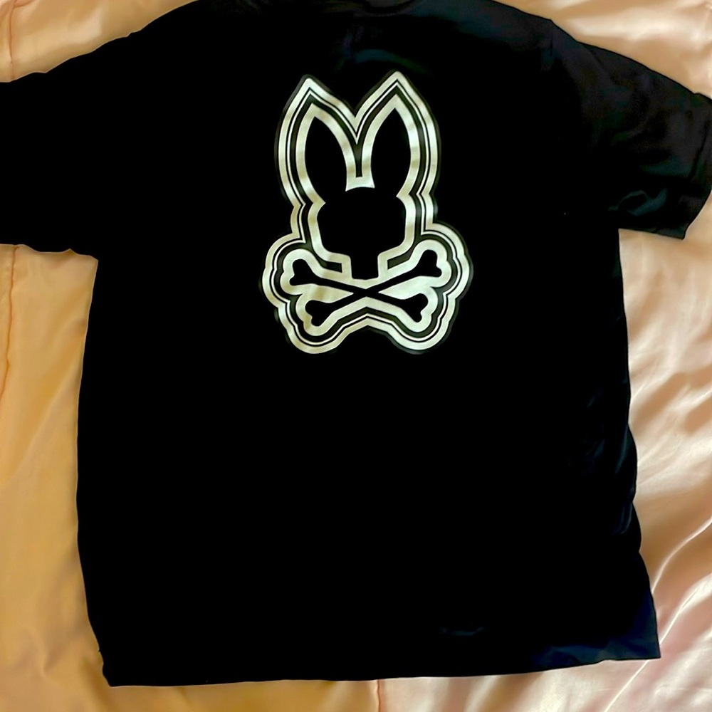 Im selling a psycho bunny t-shirt